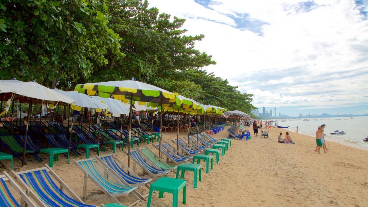 Max'S Beach House Pattaya Exterior photo